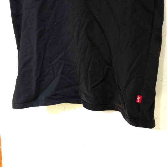 Levi's | Womens Black and Red Logo T-Shirt - Picture 3 of 7